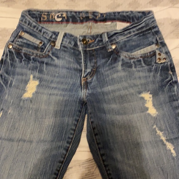 Woman’s Southern Thread Jeans - Picture 3 of 11